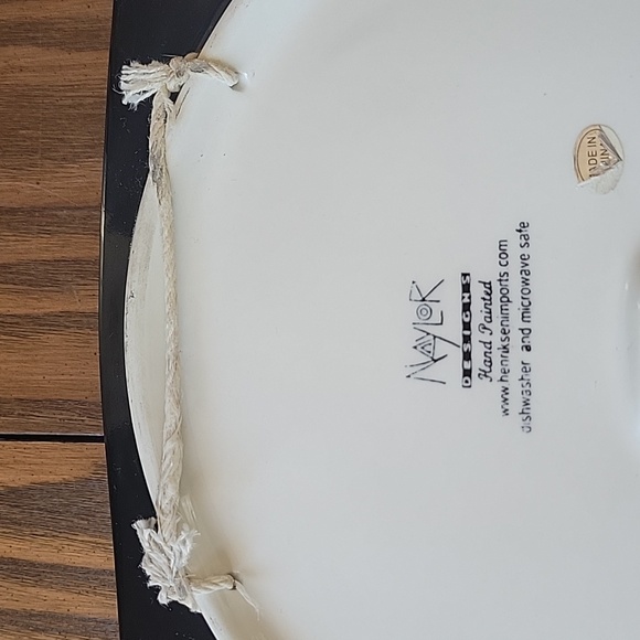 NAYLOR DESIGNS Hand Painted Hearts Valentine's Hanging Plate (9.75” x 9.75”) - Picture 8 of 10